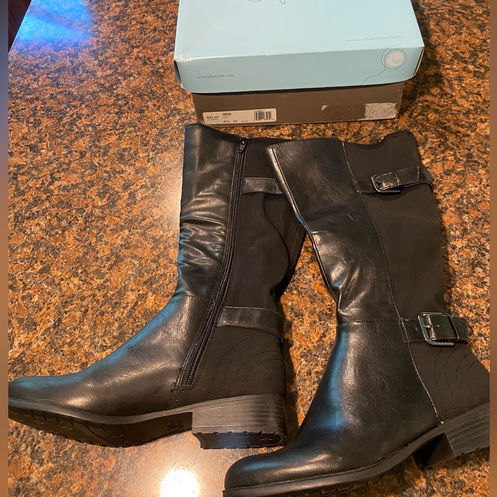 NWT Life strides ladies boots size 8-1/2